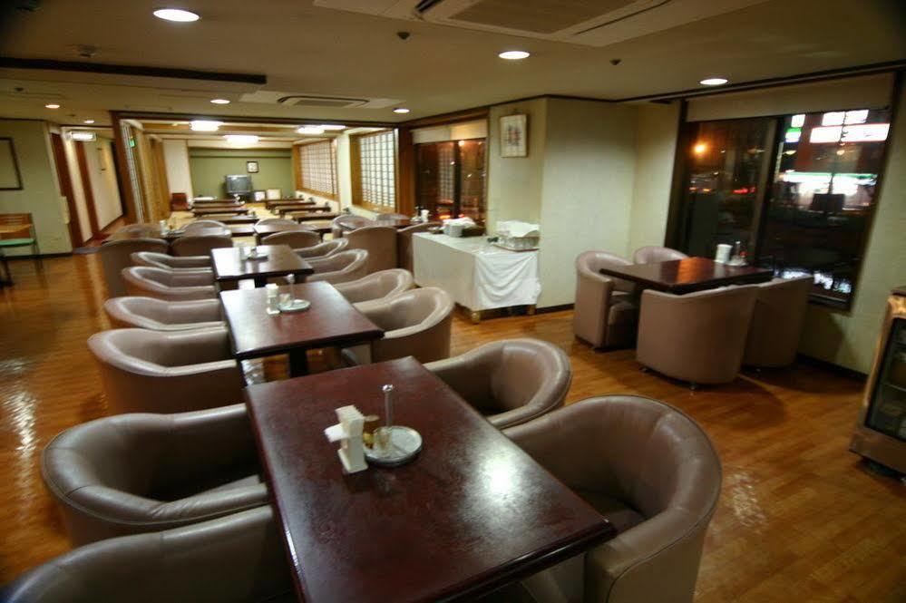 Hotel Maruki Naha Bagian luar foto