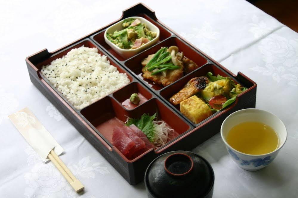 Hotel Maruki Naha Bagian luar foto